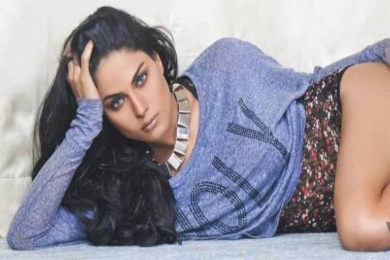 ممثلة الإغراء الباكستانية فينا وأول صورة بالحجاب ممثلة الإغراء الباكستانية فينا watanserb.com