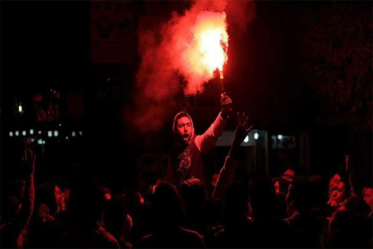 وحشية الشرطة في احتفالات ذكرى الثورة المصرية watanserb.com