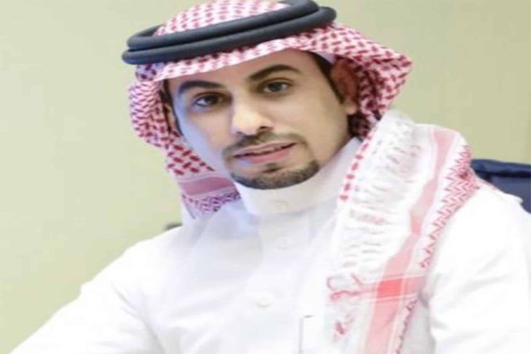 الصحفي السعودي محمد العنزي watanserb.com