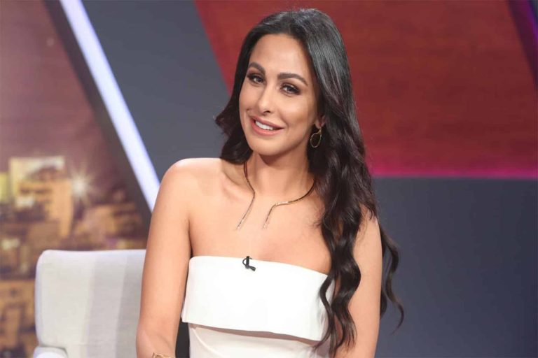 الفنانة ميس حمدان سعيدة بنجاح برنامج شكلك مش غريب الفنانة ميس حمدان watanserb.com
