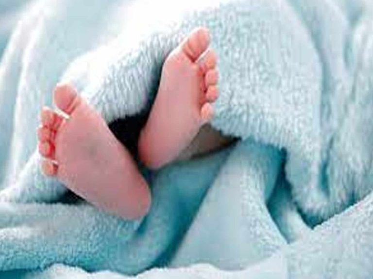 أم تبيع طفلها لعلاج شقيقته التوأم من السرطان أم تبيع طفلها watanserb.com