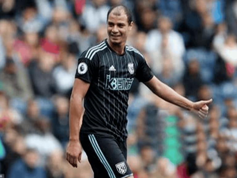 لاعب مغربي بصحبة ممثلتين إباحيتين watanserb.com
