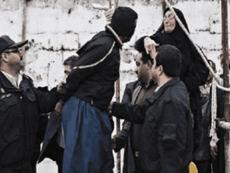 أسرة إيرانية تعفو عن قاتلِ ابنها watanserb.com