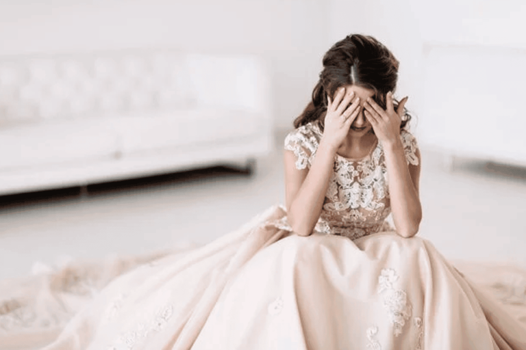 عروس تتزوج بأحد المعازيم watanserb.com