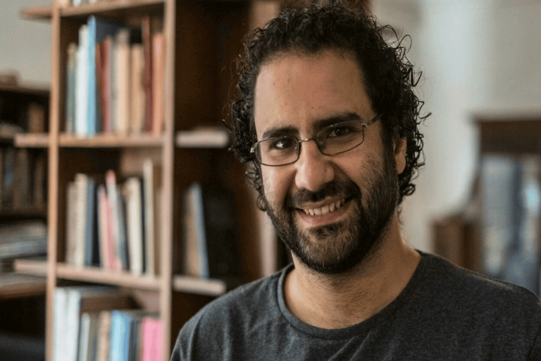 روث لعلاء عبد الفتاح: ألا تعلم أن السيسي يسمح فقط بمظاهرات التملق روث لعلاء عبد الفتاح watanserb.com