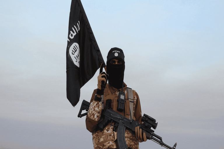 اقترن بعروس جديدة فاتهمته زوجته بالانتماء لـ “داعش” اتهمته زوجته بالانتماء لـ داعش watanserb.com