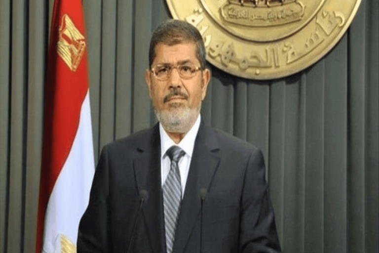نجل “مرسي”:اخترقوا صفحة الأسرة الرسمية.. ونشروا أن والدي توفى اخترقوا صفحة أسرة مرسي watanserb.com