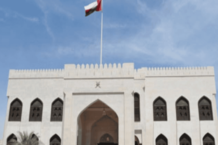 سلطنة عُمان تحذّر طلبتها watanserb.com