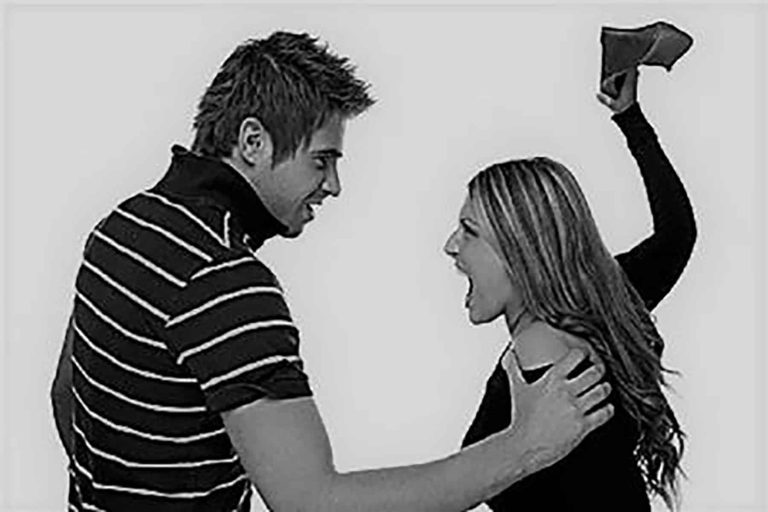 ضرب الزوج بالحذاء watanserb.com