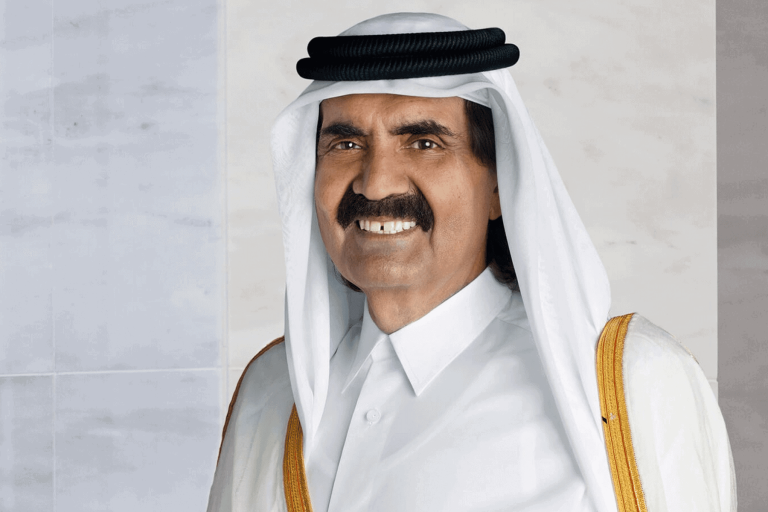 أمير قطر السابق يقدم العزاء في عمان لعائلة الضاري أمير قطر والضاري watanserb.com