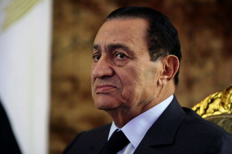 عندما صرخ مُبارك بوجه عرفات: ( وقّع، يا كلب) !! مبارك watanserb.com