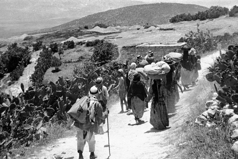 ترحيل الفلسطينين الهاربين من القتال watanserb.com