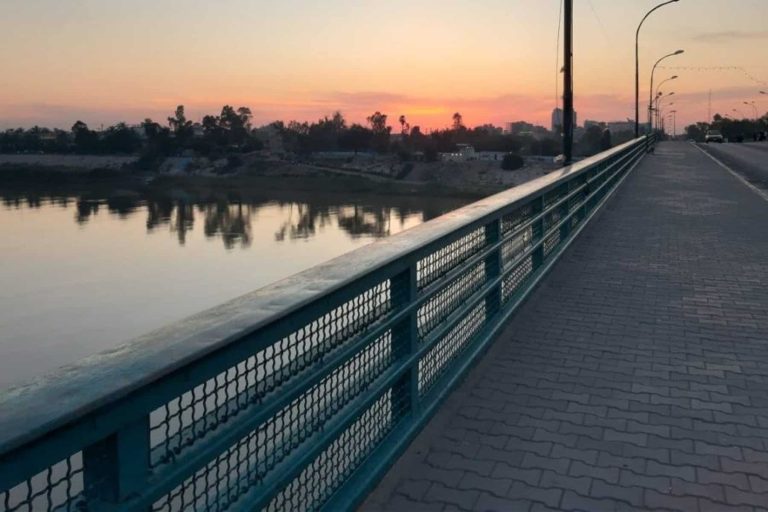أميركية تقبل طفلها وترميه من فوق جسر الانتحار من فوق الجسر watanserb.com
