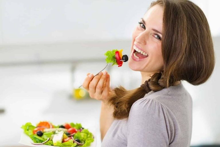 أطعمة تمنحك السعادة watanserb.com
