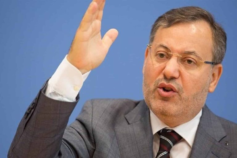 الصحافي أحمد منصور watanserb.com