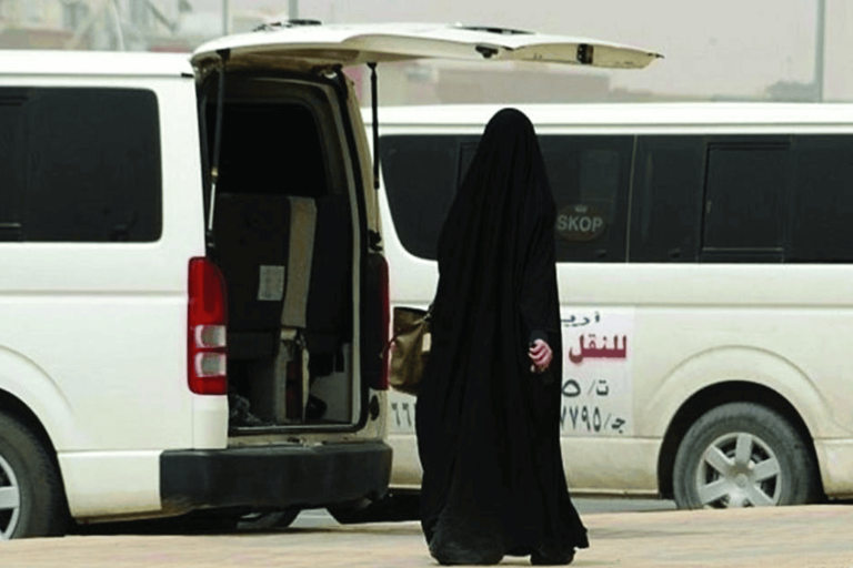 سائق نقل يترك معلمات watanserb.com