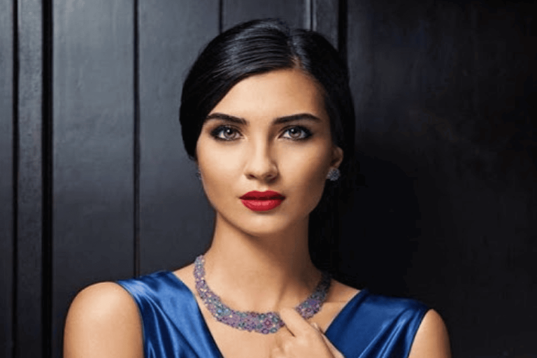 الممثلة توبا بيوك أستون watanserb.com