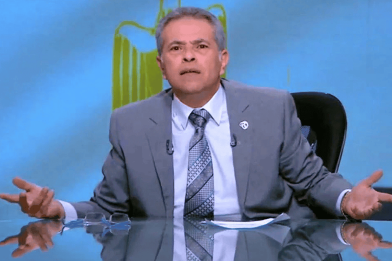 عكاشة يقدم رشوة بنصف مليون فدان هدية للسيسي حال رئاسته للبرلمان عكاشة يقدم رشوة watanserb.com