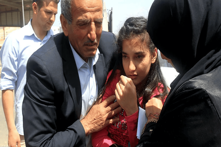 أصغر أسيرة فلسطينيّة تتنفس هواء الحريّة بعد سجنها بذريعة “حيازة سكين”! أصغر أسيرة فلسطينية watanserb.com