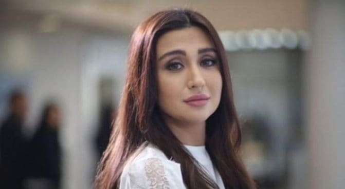 الممثلة اللبنانيّة “جيسي عبدو” باكيةً: “حبيبي المسلم مات في حادث سيّارة”! جيسي عبدو watanserb.com