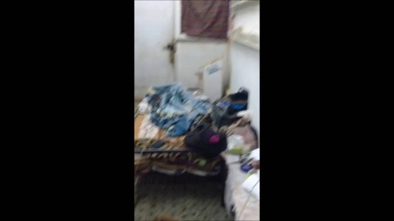 قاضي سعودي يمنع مواطنا من الصلاة في المسجد بعد انتقاده الإهمال فيه