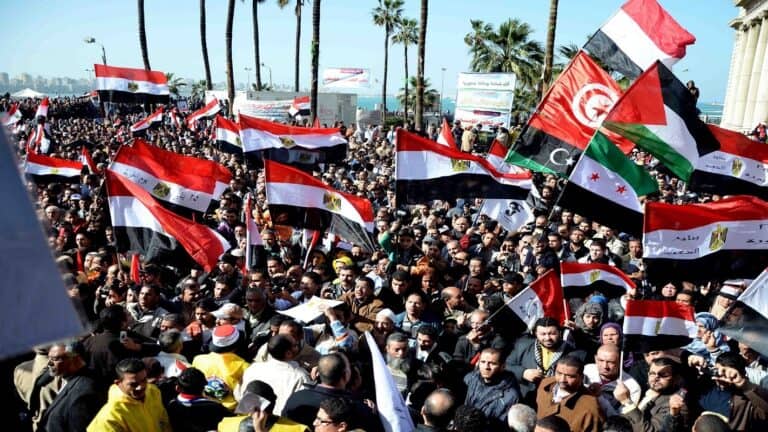الشعوب العربية ااظاهر ضد أنظمة القمع watanserb.com