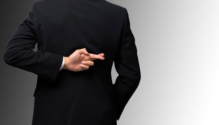 دراسة تكشف العمر الذي يكذب فيه الناس أكثر الناس والكذب