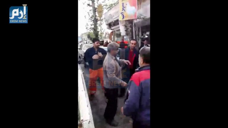 عامل ببلدية إيرانية ينهال ضرباً على بائعة خضار ويسحلها في الشارع العام! عامل ببلدية إيرانية ينهال ضرباً على بائعة خضار