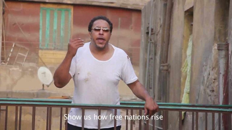 أغنية مصرية تسخر من الصندوق الدولي وتكسر كل المحرمات وتعيد زمن الشيخ إمام “فيديو” أغنية بعنوان "صندوقة" من كلمات وألحان وغناء الفنان "ياسر المناوهلي"