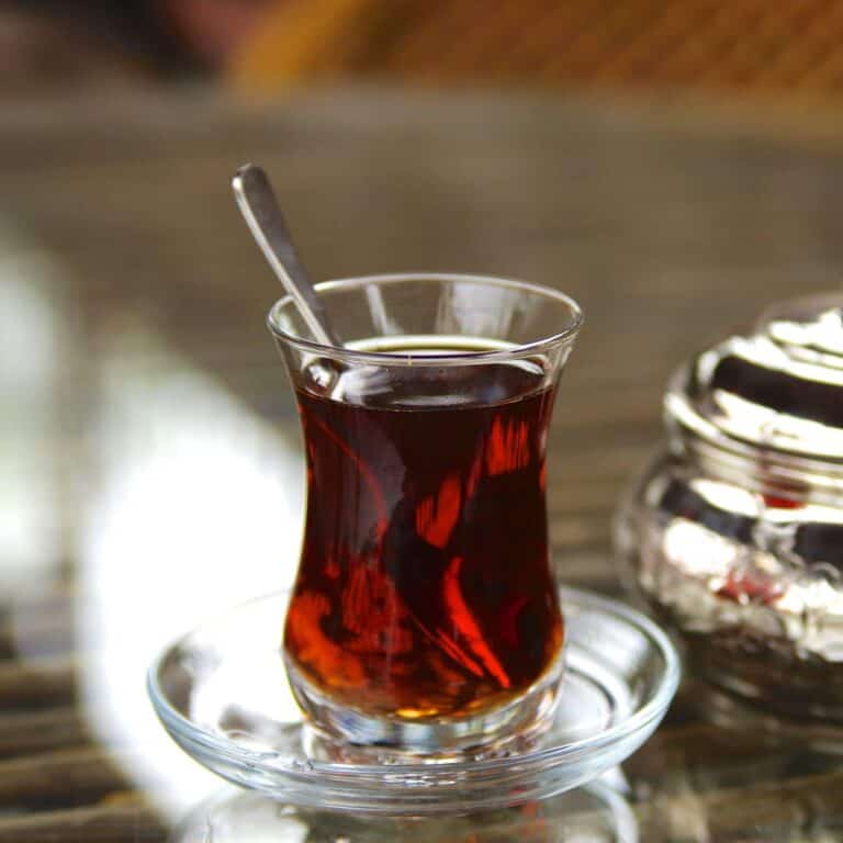 كمية زائدة من الشاي تدمّر العظام! الشاي watanserb.com