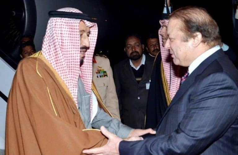 الملك سلمان لرئيس الوزراء الباكستاني: “هل أنت معنا أم مع قطر؟”.. هكذا جاءه الرد الملك و نواز شريف watanserb.com