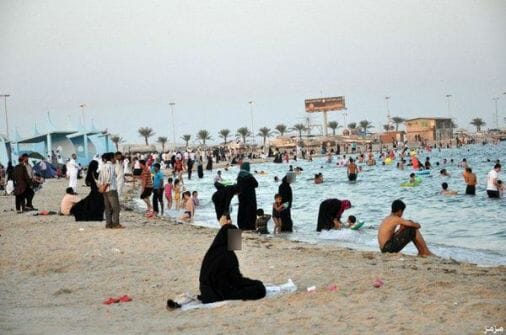 “التايمز”: السعودية آخذةٌ في الانفتاح رويداً رويداً وأخيراً النساء سيرتدين “البكيني” بجانب الرجال الانفتاح السعودي watanserb.com