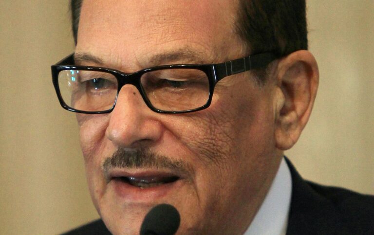 إعلامي كويتي: صفوت الشريف كان يرسل لي فتيات جميلات لأجل تصويري بمشاهد مخلة! صفوت الشريف watanserb.com