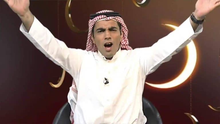 “الدوسري” ينشر فيديو لأمير سعودي يعتدي على رجل أمن أمام الحرم المكي ويهتف متفاخرا: “أنا أمير سعودي” غانم الدوسري watanserb.com