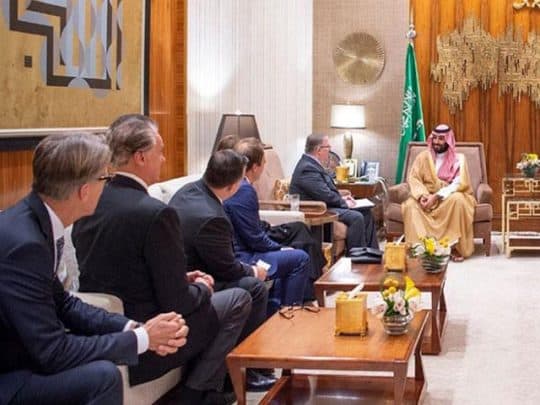 “بلومبرغ”: “مؤامرة القصر” هي السبب الرئيس لتجريد وزارة الداخلية من صلاحياتها الديوان الملكي watanserb.com