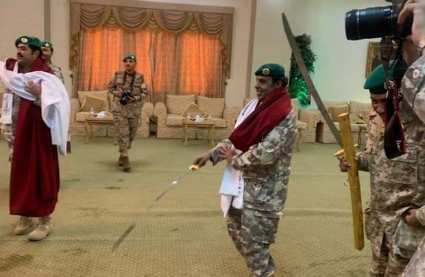 رغم أنف ابن سلمان وفي قلب قاعدة الملك خالد العسكرية .. الضباط القطريون يحتفلون بيوم قطر الوطني اليوم الوطني watanserb.com