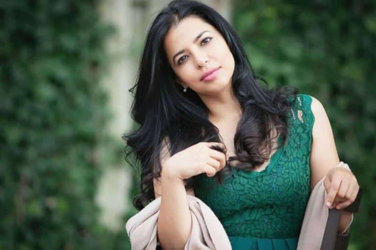 أكاديمية كويتية تطلب اللجوء لأمريكا: “لم أعد أحتمل هذا المجتمع الكريه المنافق”.. وهذه قصّة تغريدتها التي أحيلت للنيابة بسببها فاطمة المطر watanserb.com
