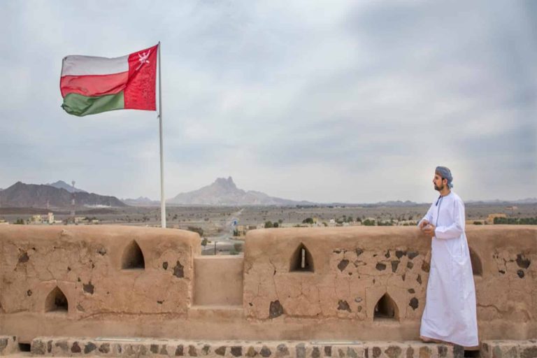 الكاتب العماني عباس يوجه رسالة: نارنا لا تحرق بل تصهر الكاتب العماني عباس watanserb.com