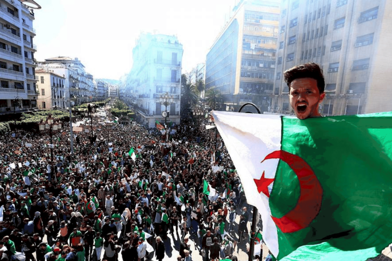 لا خوف بعد اليوم .. مسيرات تعمّ الجزائر رفضا للعهدة الخامسة و”بوحيرد” تشارك المتظاهرين وتدعمهم مسيرات تعمّ الجزائر watanserb.com