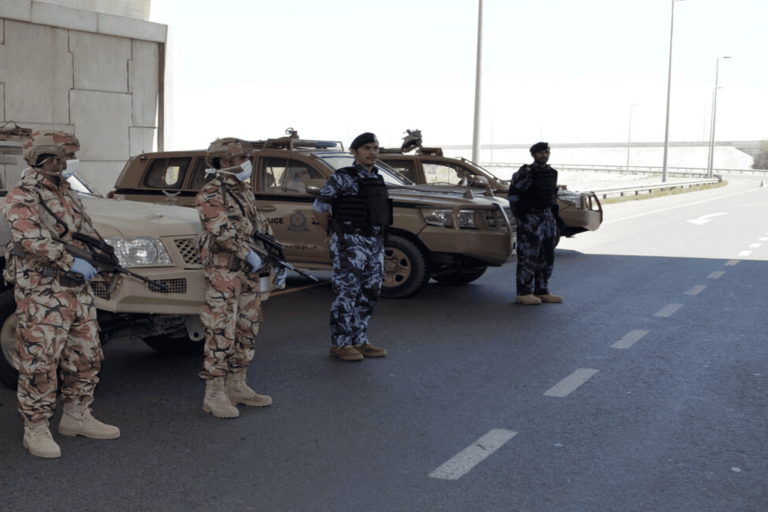 وافدون يتحدّون الشرطة العُمانية watanserb.com