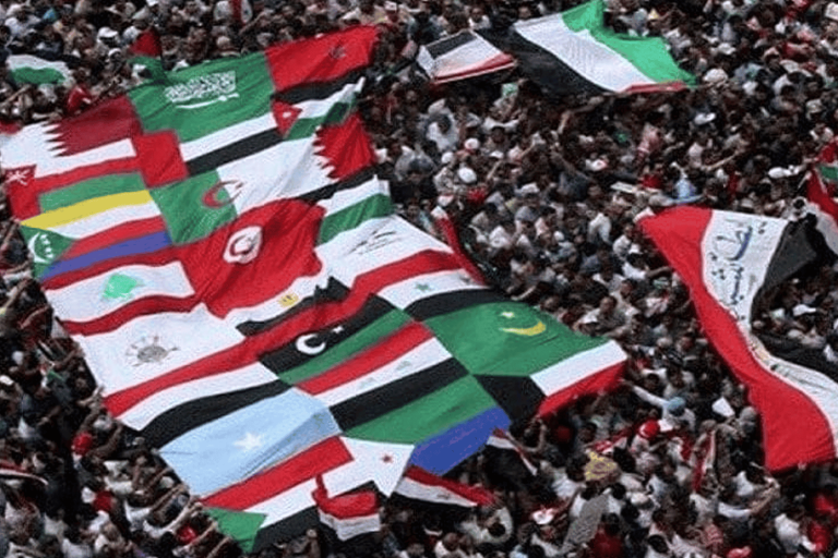 الجزائريون ضاقوا ذرعا بالرئيس الثمانيني المريض.. “بلومبرج”:الربيع العربي وصل الجزائر فهل يكتمل؟ الربيع العربي وصل الجزائر watanserb.com