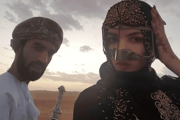 أجنبية بالزيّ العماني watanserb.com