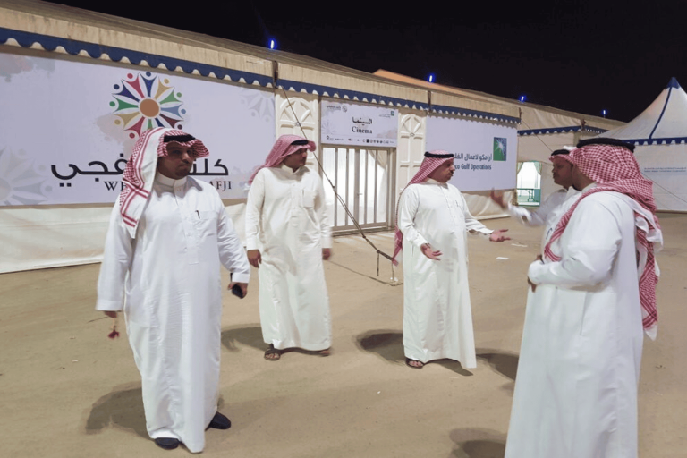 اعتداء وحشي على شاب سعودي من قِبلْ منظمّي مهرجان بسبب “سيلفي” مع مُنشد!! اعتداء على شاب سعودي watanserb.com