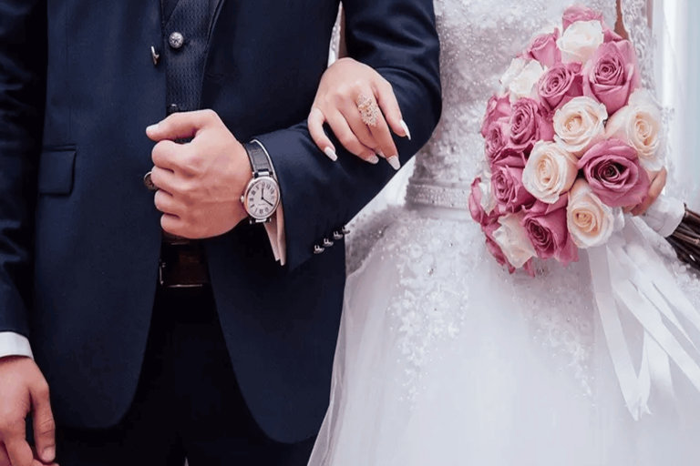 هذا ما حدث عندما اكتشف عريس أنّ عروسه “رجُل”!! شجار عريس وعروسه watanserb.com