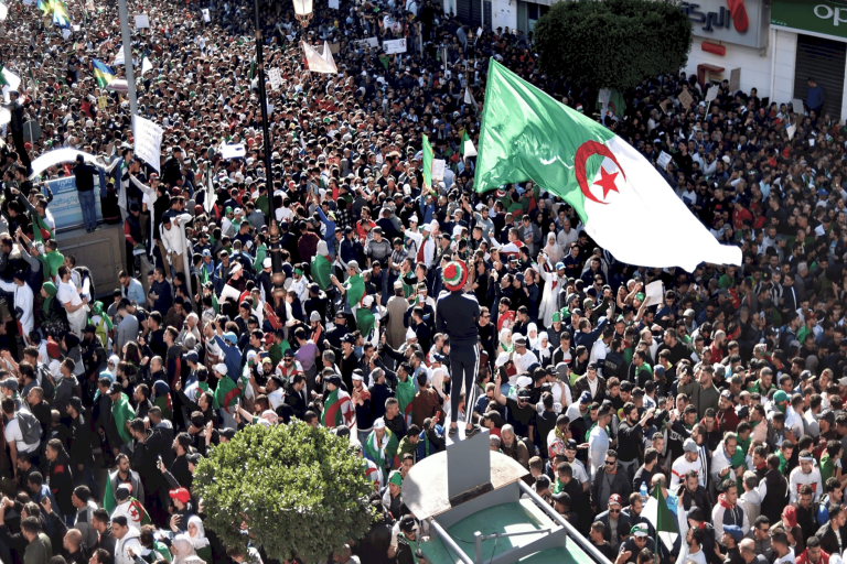 غرفة عمليات إعلامية في مصر تقود مخططا لدعم “عسكر” الجزائر وتخويف الشعب من هذا الفصيل دعم عسكر الجزائر watanserb.com