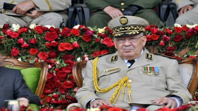 خطاب قائد الجيش الجزائري جاء بضغط من أبوظبي تنفيذا لأمر هذا الرئيس الأوروبي! أحمد قايد صالح watanserb.com