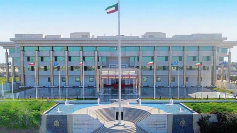 في أول أيام رمضان .. كويتي يطارد زوجته بالسكين قبل أذان المغرب لقتلها لسبب صادم وزارة الداخلية في الكويت watanserb.com