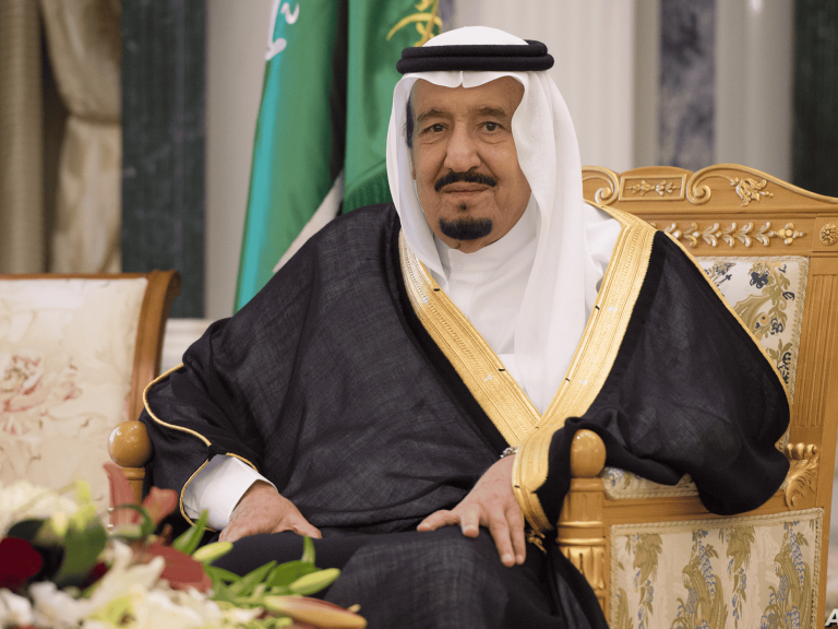 الفيديو الذي حاول الاعلام السعودي “تجاهله” والتركيز على مغادرة أمير قطر للقمة العربية مغادرة أمير قطر للقمة العربية watanserb.com