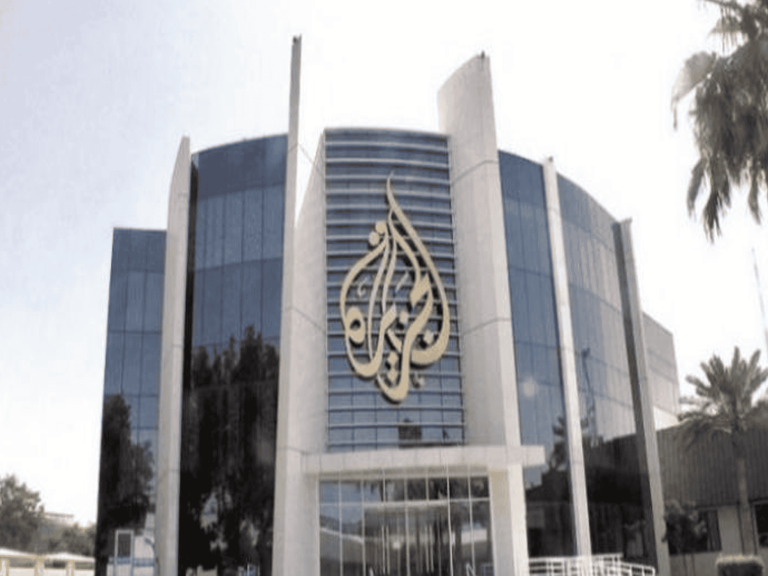 رويترز: الإمارات استهدفت هواتف إعلاميين كبار في “الجزيرة” و”بي بي سي” ببرامج تجسس قناة الجزيرة watanserb.com