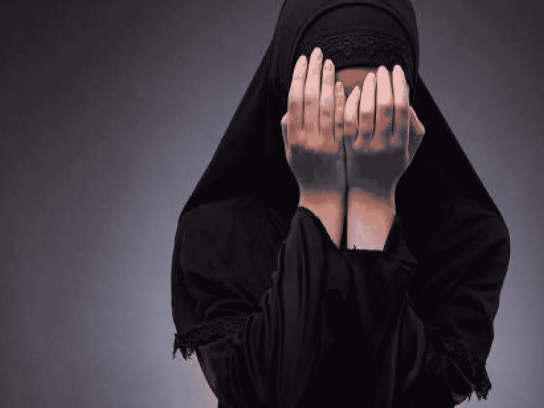 فتاة مصرية تصل إلى مستشفى في الكويت مقطوعة شرايين يدها بسكين وهذه التفاصيل! فتاة مصرية في مستشفى الكويت watanserb.com